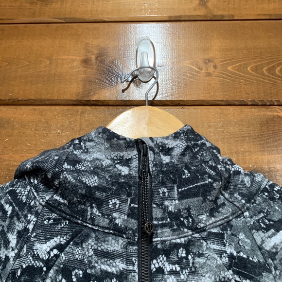 Lululemon Masked Lace Black Scuba Hoodie *Light Cotton Fleec - Picture 4 of 7